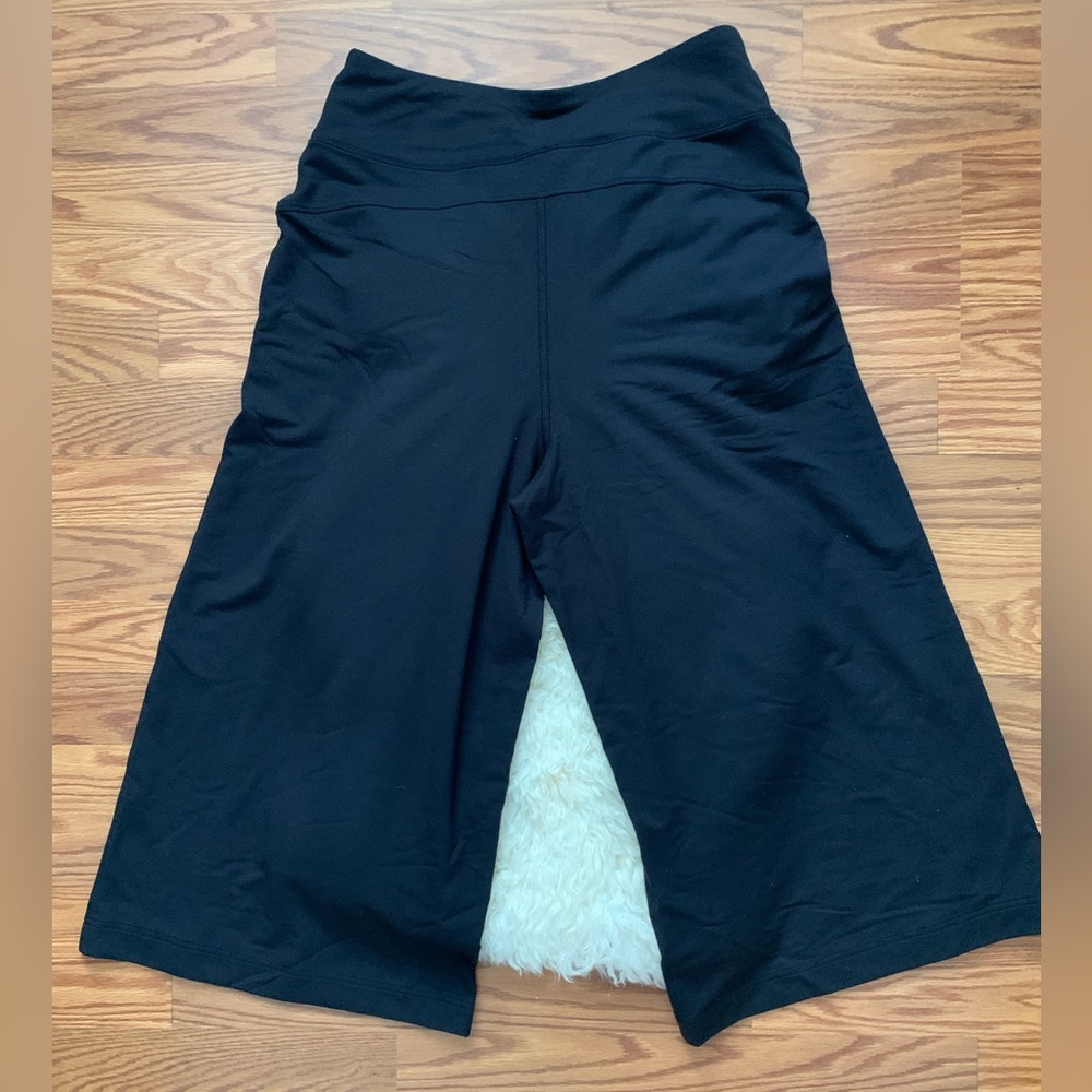 LLululemon wide leg capris size 10